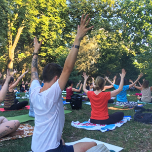 Cours de yoga en plein air