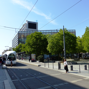 Parvis Médiathèque Bachut