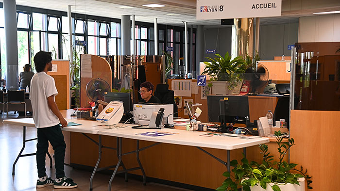 Accueil de la mairie du 8e